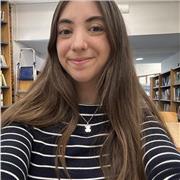 Soy responsable y paciente, estudio 1º de Educación Infantil y tengo el B2 de Cambridge (nivel real C1). Clases de inglés variadas